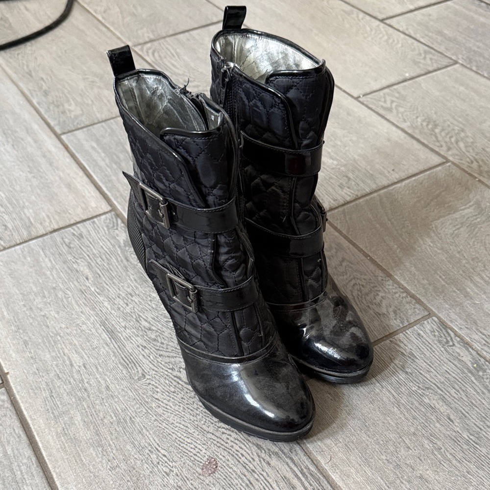 Stylish Black Quilted Women's Boots